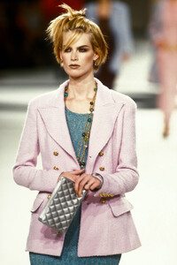 Chanel 1996 Women RTW 81.jpg