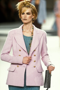 Chanel 1996 Women RTW 82.jpg