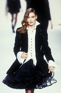 Christian Dior 1994 Women RTW 88.jpg