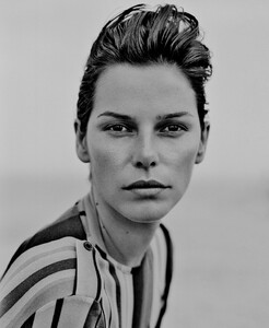 ClaireDhelens_ELLE-SE-1996_CarlBengtsson_08.jpg