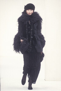 Dolce Gabbana 1993 Women RTW 114.jpg