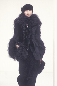 Dolce Gabbana 1993 Women RTW 115.jpg