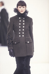 Dolce Gabbana 1993 Women RTW 175.jpg