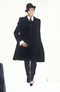 Dolce Gabbana 1994 Women RTW 62.jpg