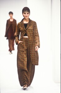 Dolce Gabbana 1994 Women RTW 98.jpg