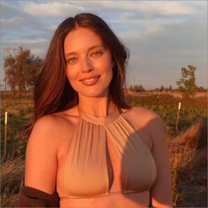 Emily DiDonato - Sports Illustrated Swimsuit [2022.01.26].jpg