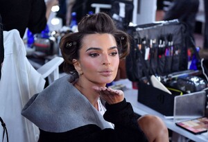  Emily Ratajkowski_ Victoria Secret  Show 2025_N.Y_ 15-10-2025 (10).jpg