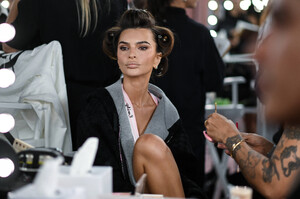  Emily Ratajkowski_ Victoria Secret  Show 2025_N.Y_ 15-10-2025 (14).jpg