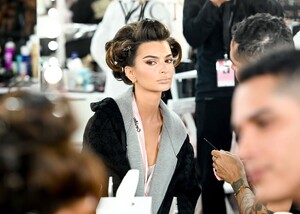  Emily Ratajkowski_ Victoria Secret  Show 2025_N.Y_ 15-10-2025 (20).jpg