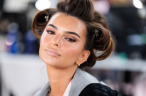  Emily Ratajkowski_ Victoria Secret  Show 2025_N.Y_ 15-10-2025 (22).jpg