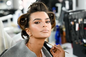  Emily Ratajkowski_ Victoria Secret  Show 2025_N.Y_ 15-10-2025 (23).jpg