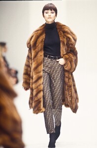 Fendi 1993 Women RTW 29.jpg