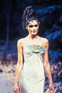Givenchy 1996 Haute Couture 70.jpg
