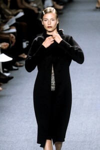 Halston 1998 Women RTW 2.jpg