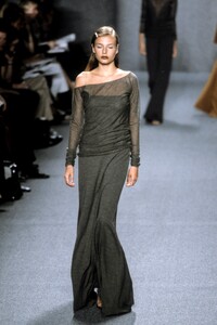 Halston 1998 Women RTW 45.jpg