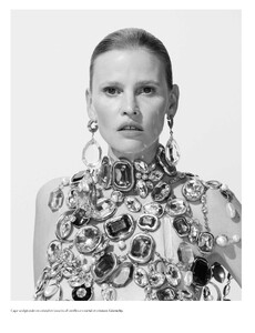 Harpers Bazaar France November 2025 L_13.jpg