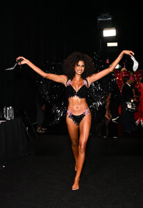 Imaan_Hammam (16).jpg