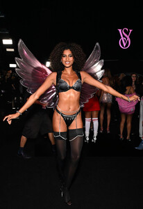 Imaan_Hammam (17).jpg