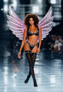 Imaan_Hammam (19).jpg