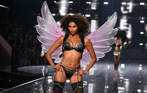 Imaan_Hammam (24).jpg