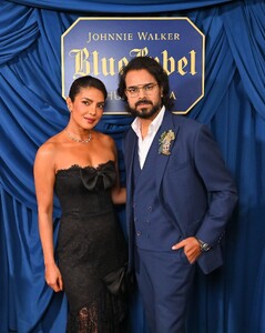 Johnnie_Walker_Blue_Hosts_Evening_Celebration_With_Designer___Collaborator_Rahul_Mishra_-_Bl_281229.jpg