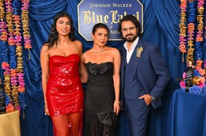Johnnie_Walker_Blue_Hosts_Evening_Celebration_With_Designer___Collaborator_Rahul_Mishra_-_Bl_281529.jpg