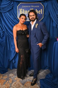 Johnnie_Walker_Blue_Hosts_Evening_Celebration_With_Designer___Collaborator_Rahul_Mishra_-_Bl_28529.jpg