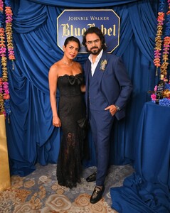 Johnnie_Walker_Blue_Hosts_Evening_Celebration_With_Designer___Collaborator_Rahul_Mishra_-_Bl_28929.jpg