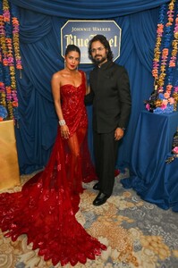 Johnnie_Walker_Blue_Hosts_Evening_Celebration_With_Designer___Collaborator_Rahul_Mishra_-_Red__281229.jpg