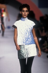 Karl Lagerfeld 1991 Women RTW 125.jpg
