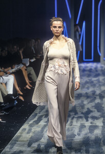 Moschino 1998 Women RTW 139.jpg