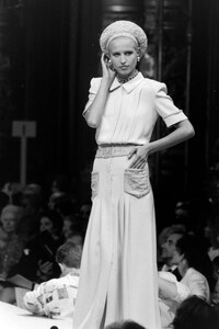 NitaSalovaara_ChanelHCFW1984_02.jpg