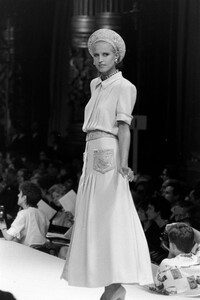 NitaSalovaara_ChanelHCFW1984_03.jpg