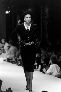NitaSalovaara_ChanelHCFW1984_07.jpg