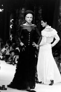 NitaSalovaara_ChanelHCFW1984_08.jpg
