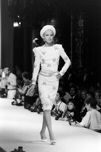 NitaSalovaara_ChanelHCFW1984_12.jpg