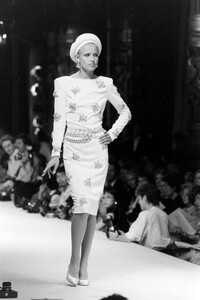 NitaSalovaara_ChanelHCFW1984_13.jpg