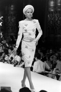 NitaSalovaara_ChanelHCFW1984_14.jpg