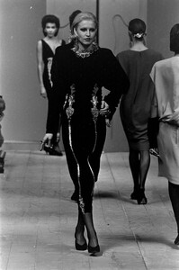 NitaSalovaara_KarlLagerfeldFW1985_07.jpg