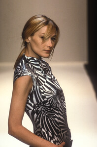 Paco Rabanne 1996 Women RTW 57.jpg