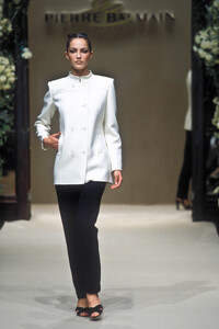 Pierre Balmain 1997 Haute Couture 21.jpg