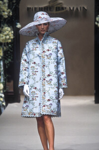 Pierre Balmain 1997 Haute Couture 41.jpg