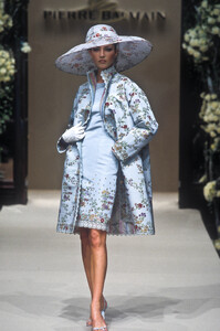 Pierre Balmain 1997 Haute Couture 42.jpg