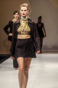 Salvatore Ferragamo 1995 Women RTW 61.jpg