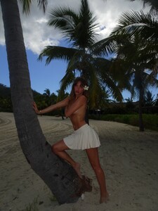 SaskiaJ - House Bunny Skirt - Bone_DSC09515.jpg