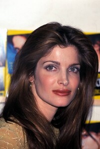 StephanieSeymour_BeautySecretsforDummies_Jan19-1999_01.jpg