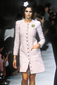 StephanieSeymour_ChanelSS1996_01.jpg