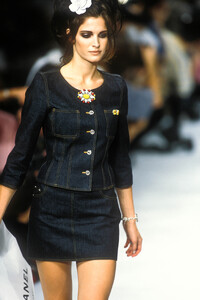 StephanieSeymour_ChanelSS1996_02.jpg