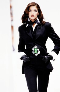 StephanieSeymour_DolceGabbanaFW1992_01.jpg