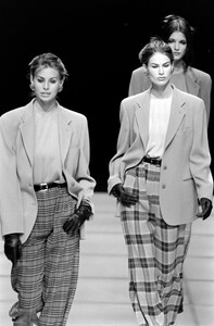 StephanieSeymour_GiorgioArmaniFW1992_04.jpg